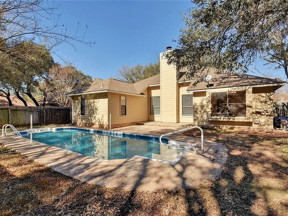 15811 De Peer Ave