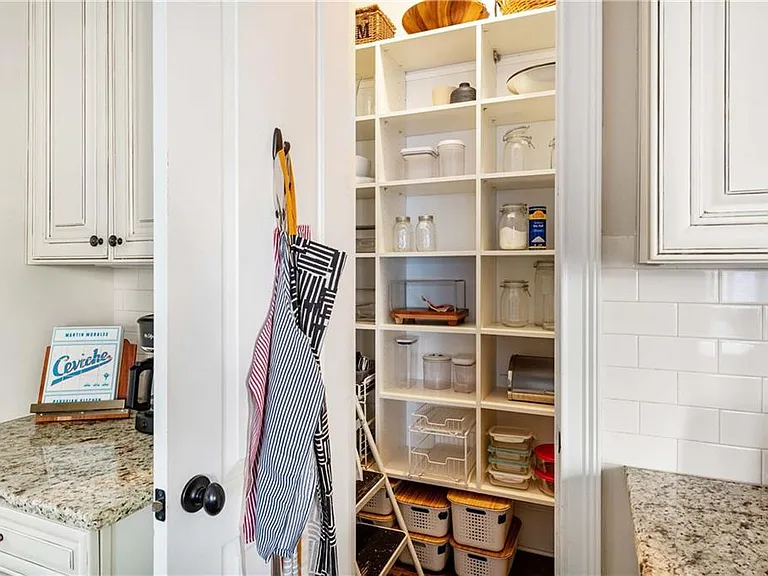 582 Charleston Ave SE — Photo 6
