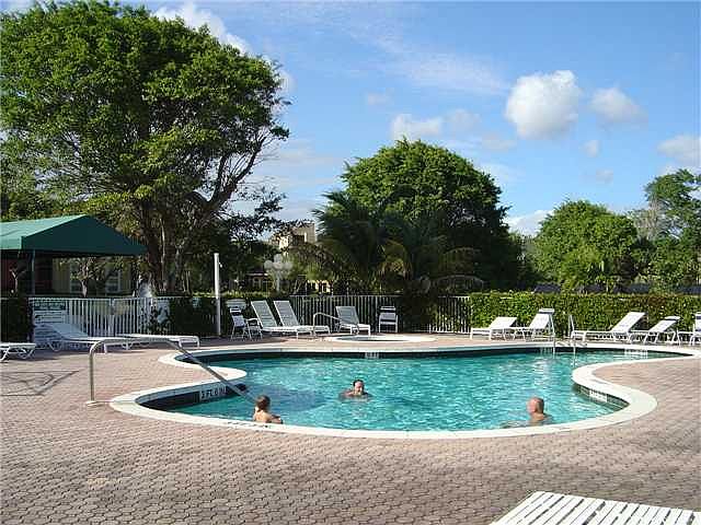 1st image of 955 Egret Cir APT 111