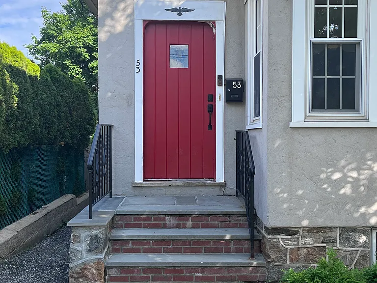 53 Park Ave — Photo 2