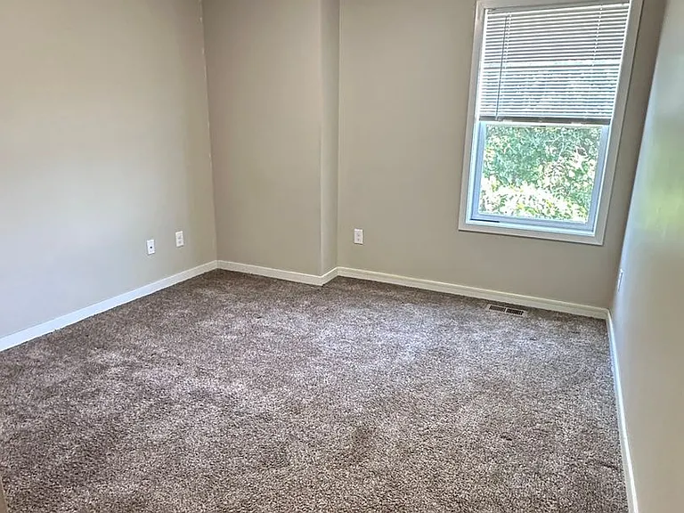 11964 Emery Village Dr N — Photo 14