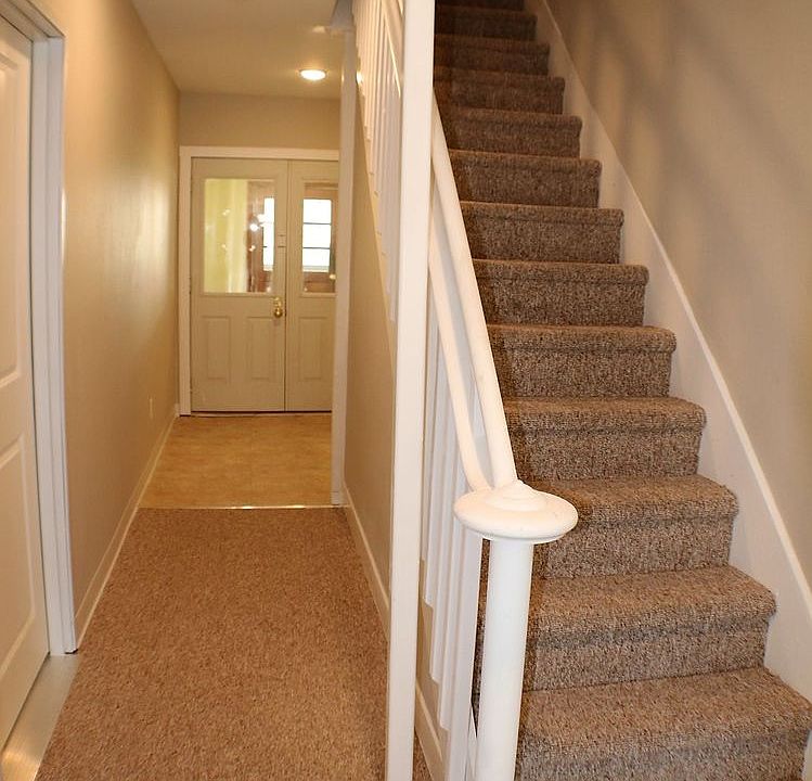2nd image of 723 E Jefferson St APT 3