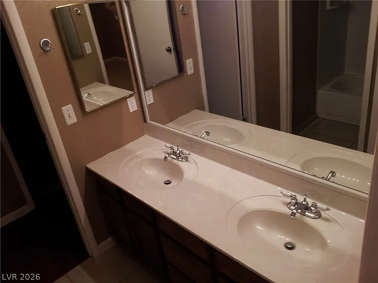 504 Grimsby Ave — Photo 13