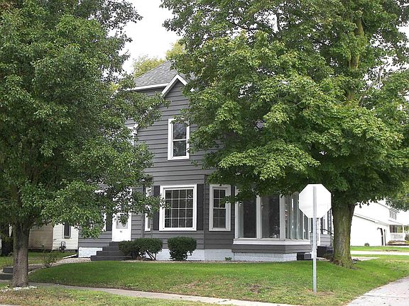 2nd image of 402 W Rochester St
