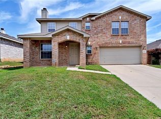 8049 Brook Ridge Dr, Fort Worth, TX 76120