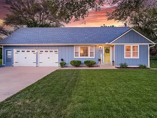 9621 Pflumm Rd, Lenexa, KS 66215