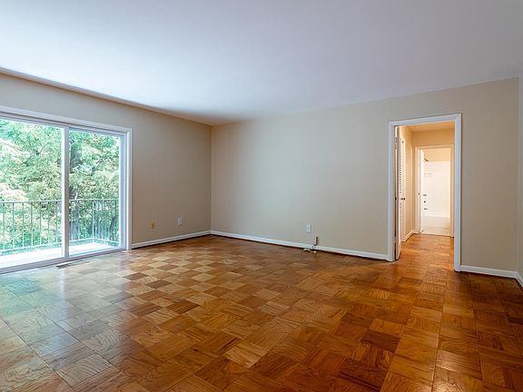 4th image of 10643 Montrose Ave APT 203
