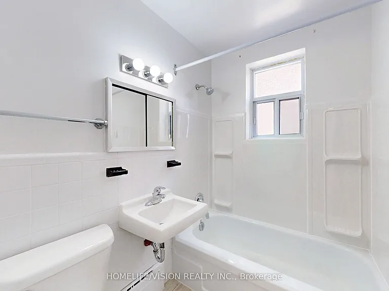 9901 Yonge St #4 — Photo 28