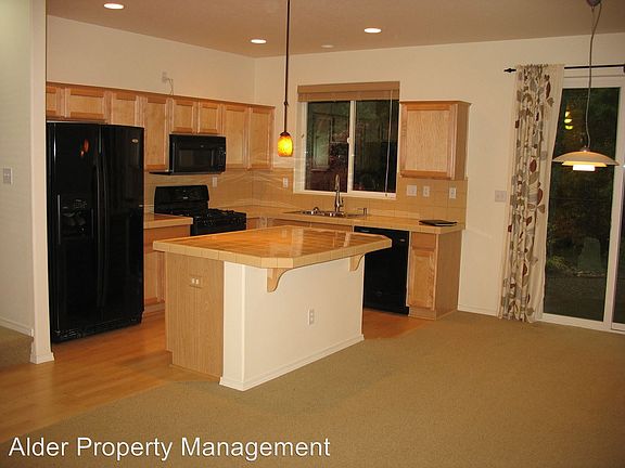4th image of 3427 SE Pinewood Ave