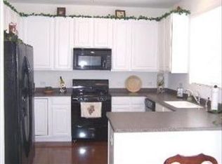 332 Station Park Cir, Grayslake, IL 60030