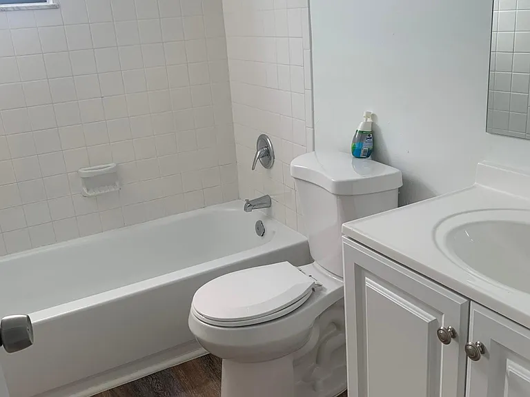 529 SW 4th St #102 — Photo 2