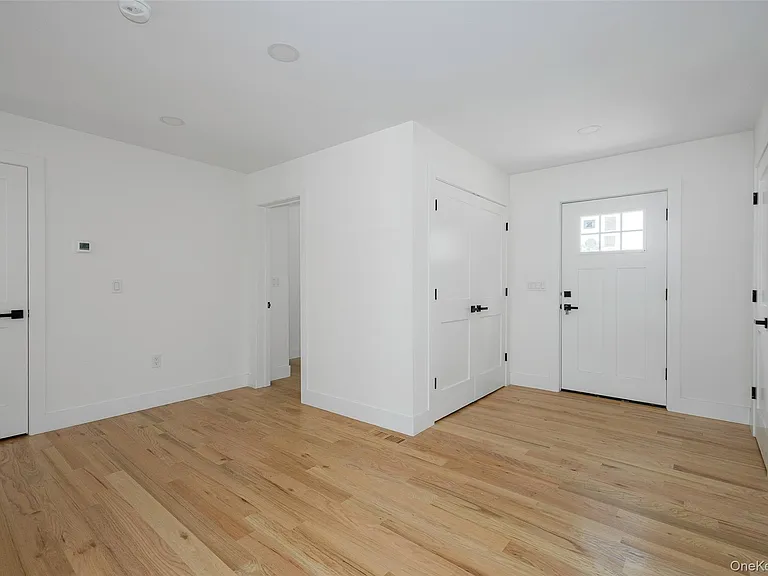 7441 S Broadway — Photo 17