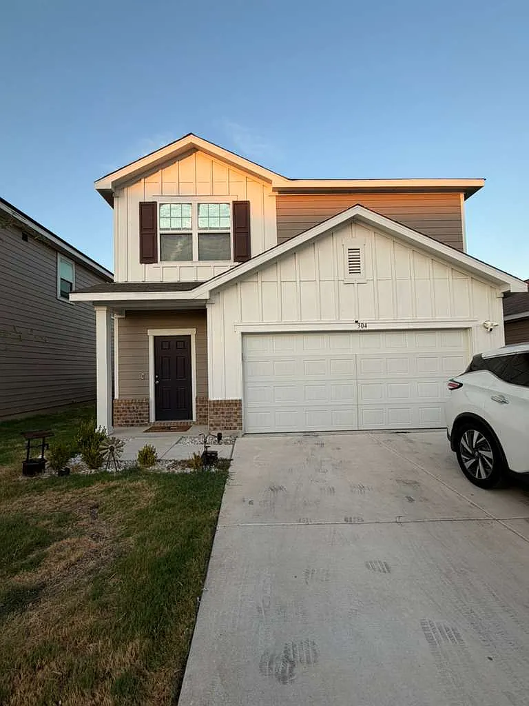 3 bed, 2.5 bath, 1656 sqft, $1,975 — Photo 1