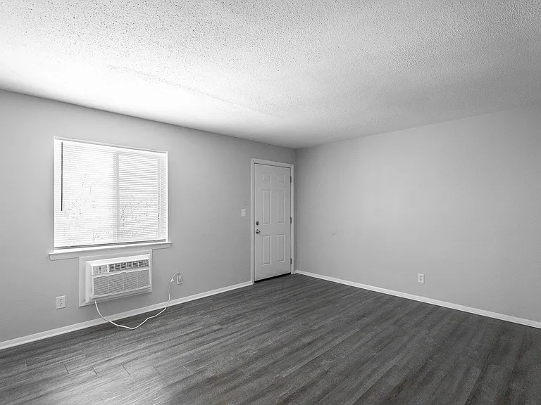113 Goodson Ave — Photo 3