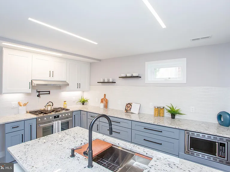 327 Wood St — Photo 24