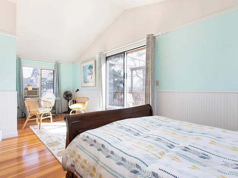 2542 Pine St — Photo 25