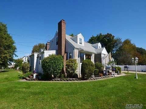 2nd image of 328 Demott St