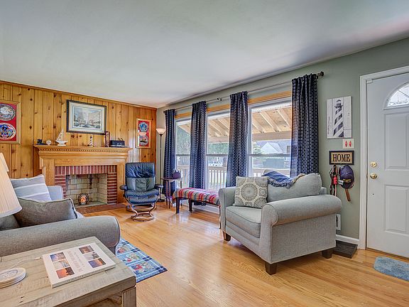 3rd image of 140 Wentworth Ave NE