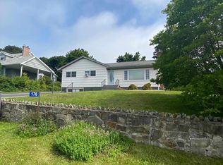 176 Green St, Lunenburg, NS B0J2C0