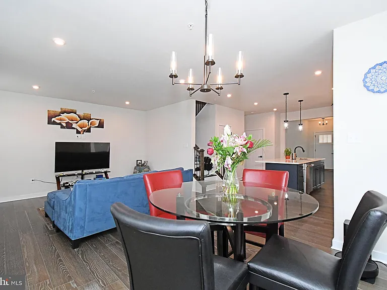 500 Sterling Dr — Photo 17