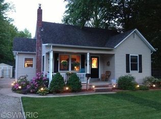 419 W Grant St, Plainwell, MI 49080