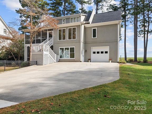 3rd image of 806 Lake Mist Dr
