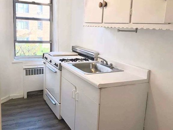 5th image of 2275 Cruger Ave #3H