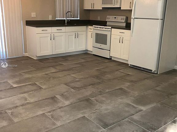 2nd image of 4101 Woodside Dr #D