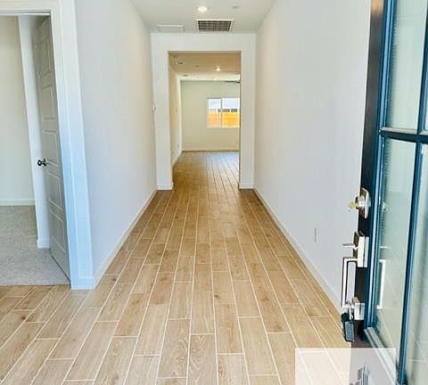 5th image of 334 Aria Ave S