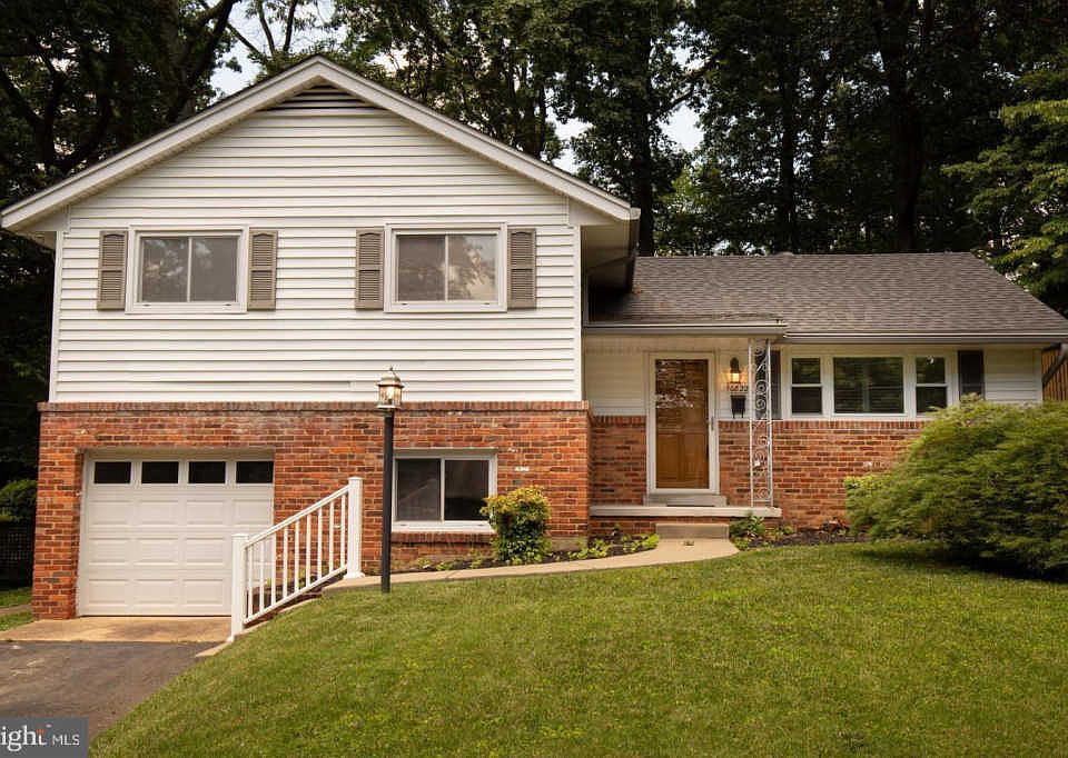 1st image of 10822 Woodland Dr