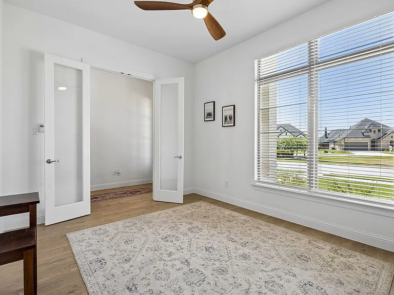 510 Aster Ln — Photo 3