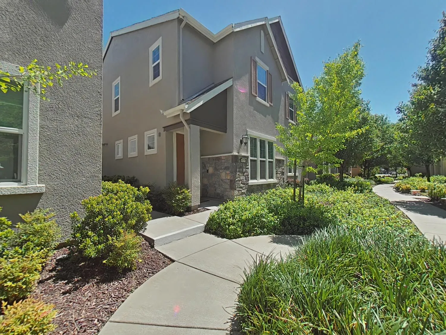 4025 Montcalm Pl photo 1