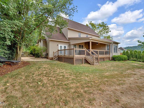 4th image of 109 Emerald Chase Cir