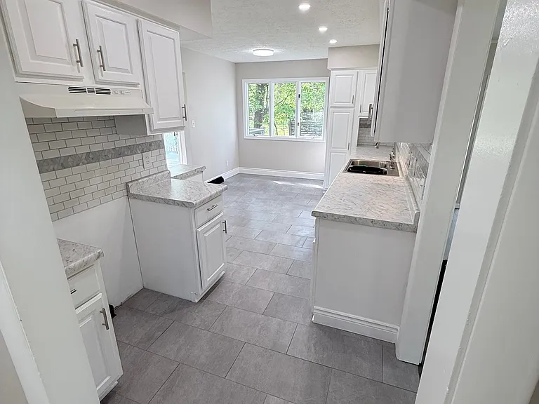 1607 Cloverfield Dr — Photo 2