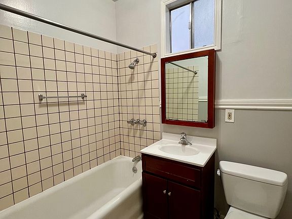 2nd image of 744 Oak St APT 1