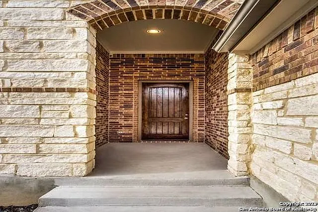 3 bed, 2.5 bath, 1984 sqft, $2,600 — Photo 2