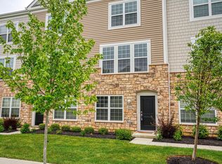 284 Autumn Ridge Cir, Pickerington, OH 43147