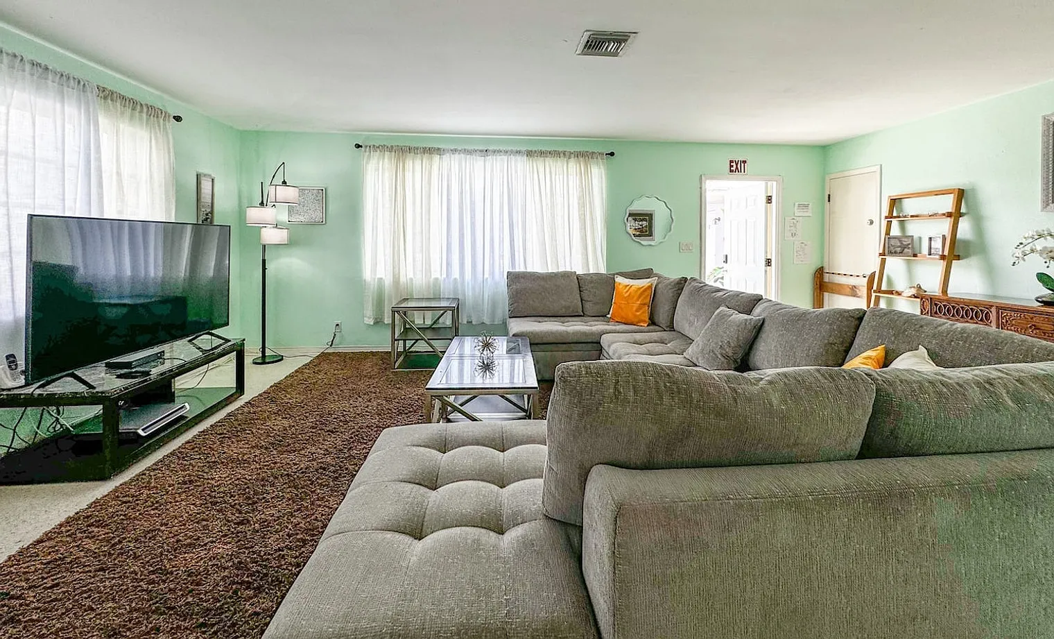 1 bed, 1.0 bath, 861 sqft, $3,639 — Photo 1