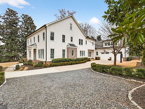 3rd image of 4015 Wieuca Rd NE