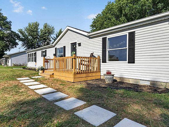 3rd image of 614 Carol Dr