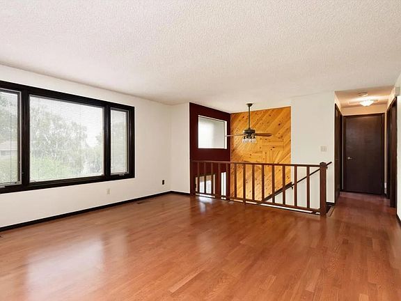 4th image of 1701 Goldfinch Ct