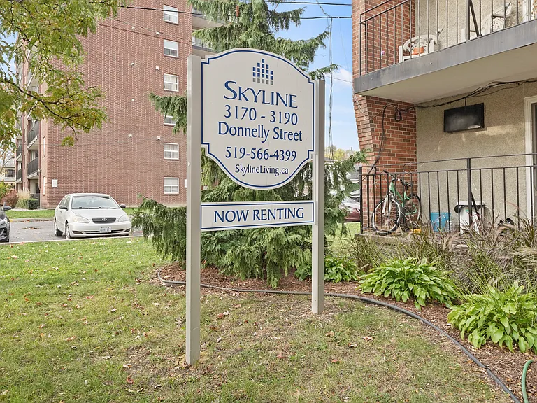 3170 Donnelly St — Photo 3