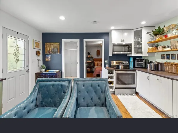 275 Baylawn Ave #1, Copiague, NY 11726