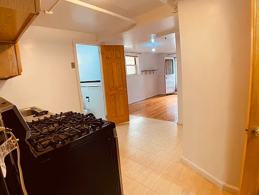 Rented by Laura Nguyen, LREB | media 3