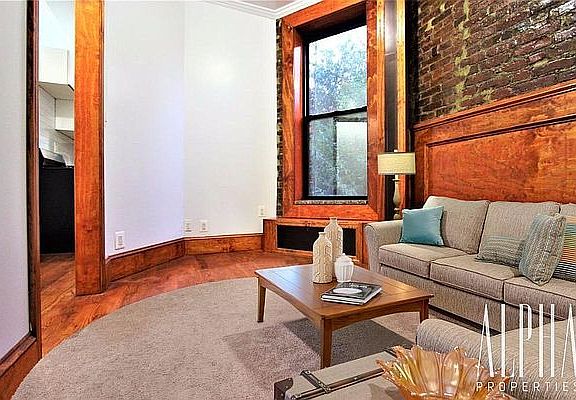 3rd image of 153 Norfolk St APT 1G