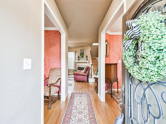 4th image of 15407 Maple Village Ct