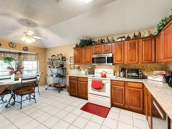 3rd image of 6906 Crystal Ln