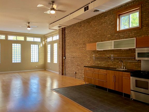 3rd image of 3100 N California Ave #1S