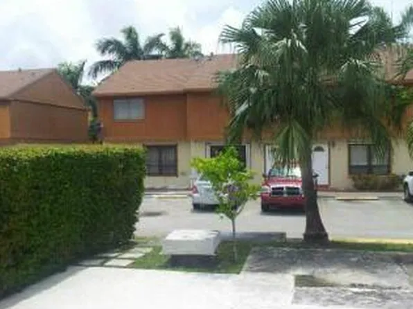 8360 NW 8th St APT 12, Miami, FL 33126