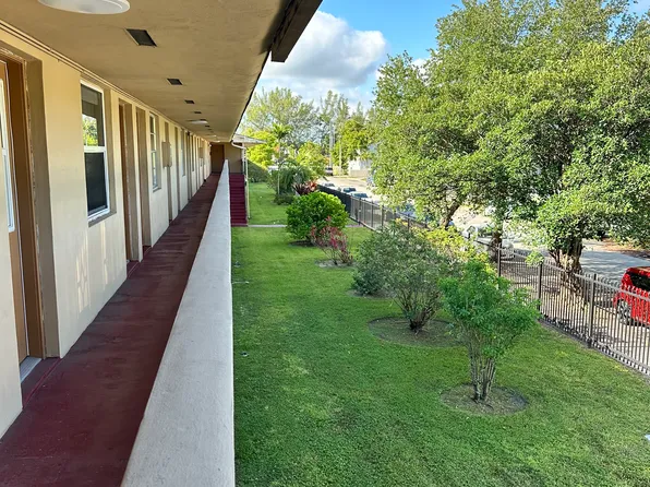 3901 SW 78th Ct APT 220, Miami, FL 33155